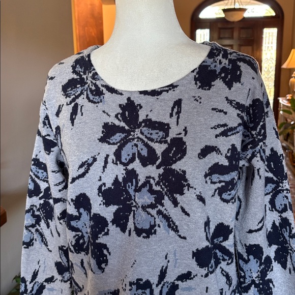 Cynthia Rowley gray with navy florals crew neck sweater size M - Picture 4 of 13